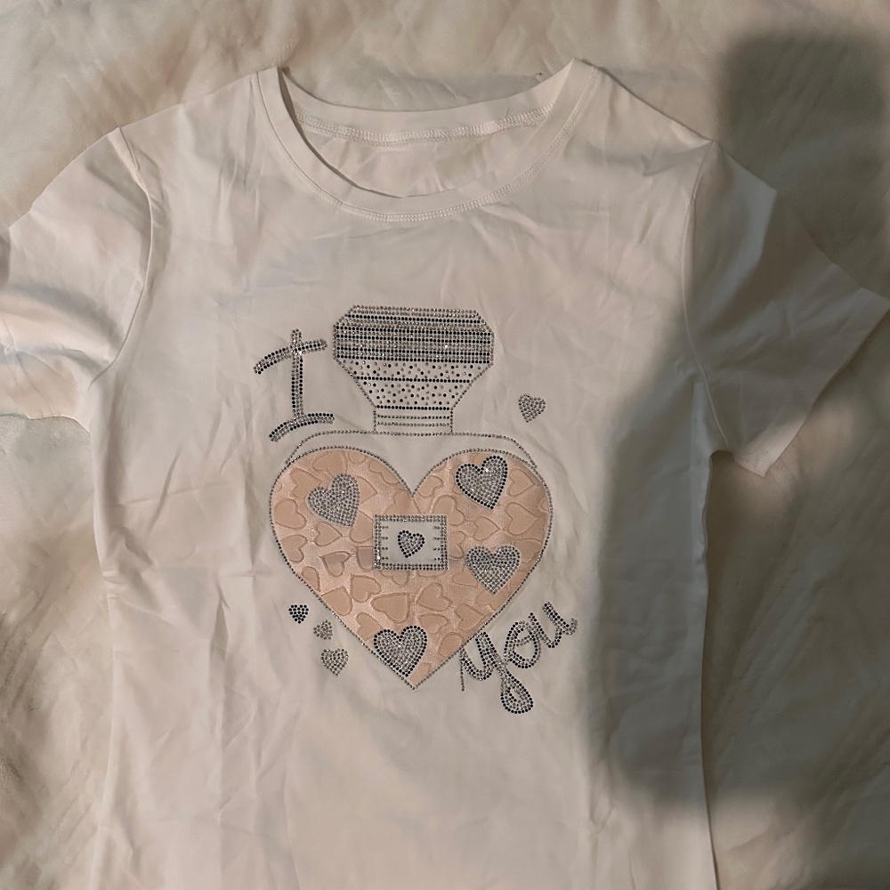 Women top with heart detailing